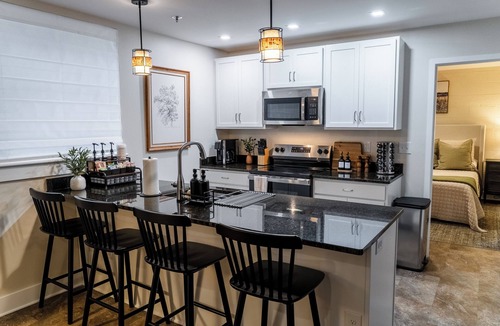 Roanoke Apartment | NEW King BR w Abundant Free On-Site Parking - Quiet & Private
