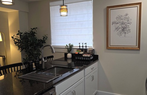 Roanoke Apartment | NEW King BR w Abundant Free On-Site Parking - Quiet & Private