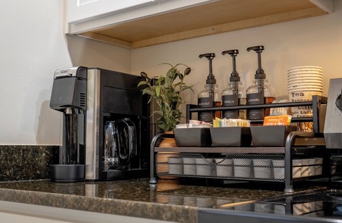 Roanoke Apartment | NEW King BR w Abundant Free On-Site Parking - Quiet & Private
