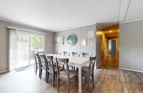 Caryville House | New Lake Home Sleeps 14 Private Dock Deck Grill