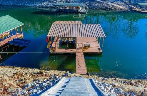 Caryville House | New Lake Home Sleeps 14 Private Dock Deck Grill