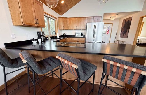 Finley Point House | New! Lake & Mountain Views | AC | Sleeps 8