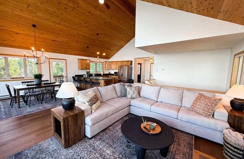 Finley Point House | New! Lake & Mountain Views | AC | Sleeps 8