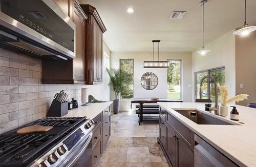 McNeil House | New Lake Travis Retreat Home . Mt View . 3 bd 3 ba