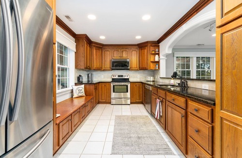 Wise House | NEW! Lakefront, Dock, Fire Pit, Grill, Kayaks, Paddleboards, Foosball, Arcade