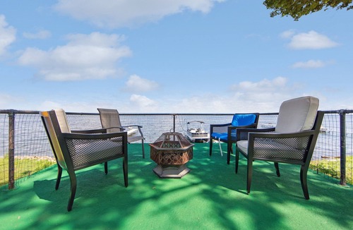 Bridgeport House | NEW Lakefront, Dock & Kayaks, Fire Pit by Casino