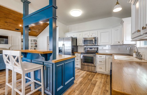 Gun Barrel City House | New Lakefront Home-Private Dock on Open Water in Convenient Location, Cul de sac