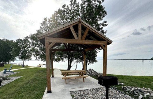 Kerens House | New Lakeside LOT for RV/Camper!