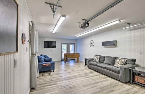 Carolyn Estates House | NEW! Lakeside retreat w/Dock on Cedar Creek Lake