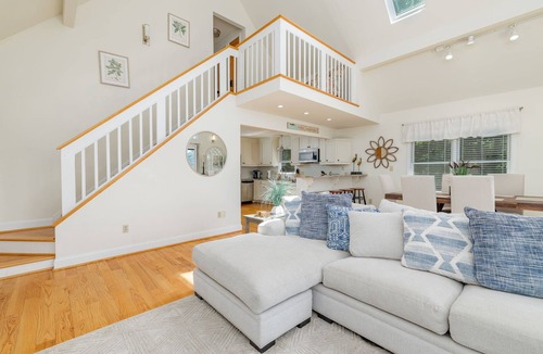 Henrico House | New! Lakeview, Charming 3BR, Hot Tub, Firepit, Pet Friendly, WiFi