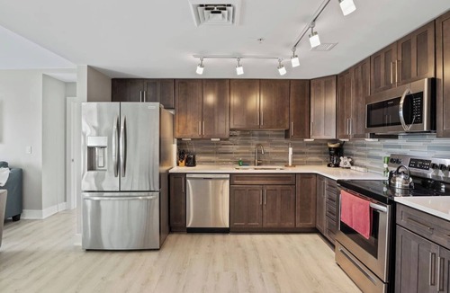 Canandaigua Condo | NEW Lakeview Escape | Seasonal Hot Tub | Poolside
