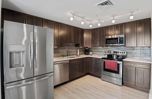 Canandaigua Condo | NEW Lakeview Escape | Seasonal Hot Tub | Poolside