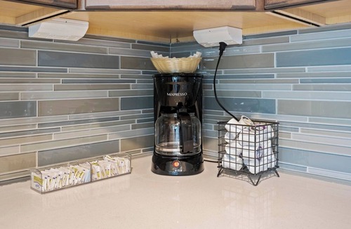 Canandaigua Condo | NEW Lakeview Escape | Seasonal Hot Tub | Poolside