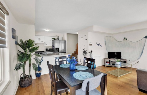 Newcastle House | NEW Lakeview Townhouse -Stylish, Furnished& Close 2 All Amenities and Walk Trail