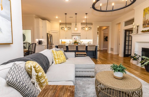 Lantana House | NEW! Lantana Home Overlooking Golf Course & Pond!