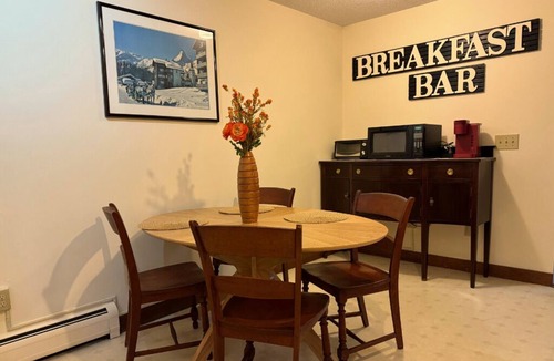 Pittsfield House | NEW! Large 5-bedroom family-friendly home with WiFi and office