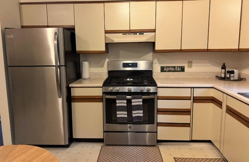 Pittsfield House | NEW! Large 5-bedroom family-friendly home with WiFi and office