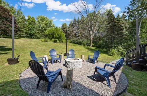 Skaneateles House | *NEW* Large Backyard ~ Game Room ~ Firepit ~ Lake