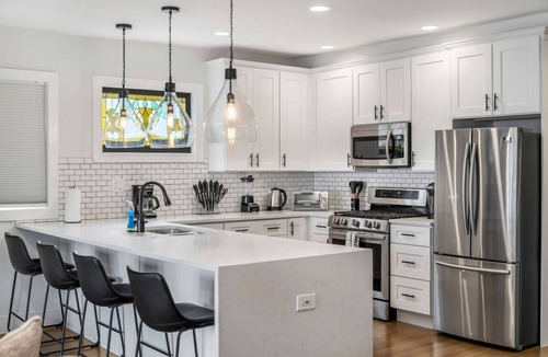 Cragin House | NEW! Large/Beautiful Home with 6BDS/4BTH + Garage!