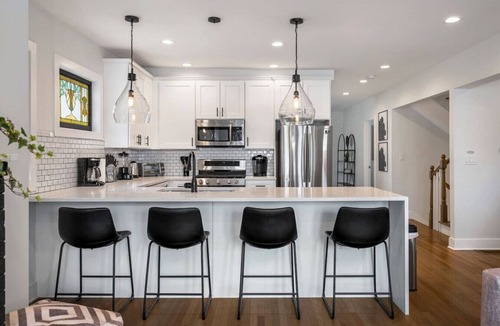 Cragin House | NEW! Large/Beautiful Home with 6BDS/4BTH + Garage!