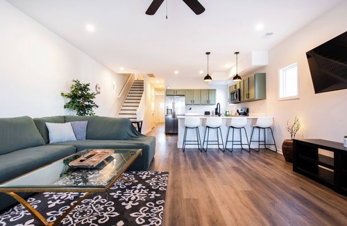 Smoketown Jackson House | NEW large Shelby Park - Downtown Louisville home - Pet friendly