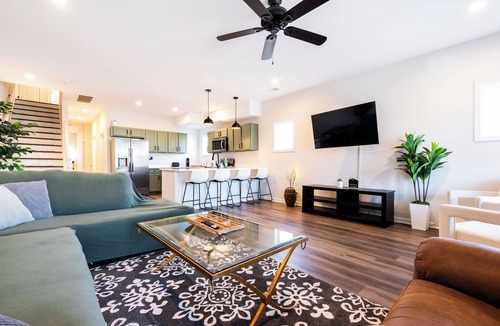 Smoketown Jackson House | NEW large Shelby Park - Downtown Louisville home - Pet friendly