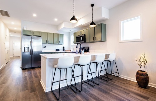Smoketown Jackson House | NEW large Shelby Park - Downtown Louisville home - Pet friendly