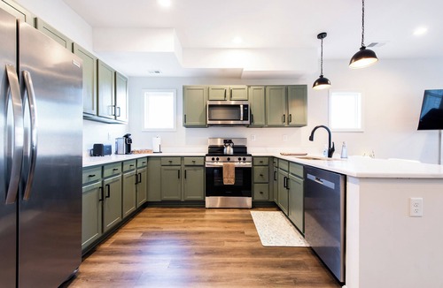 Smoketown Jackson House | NEW large Shelby Park - Downtown Louisville home - Pet friendly