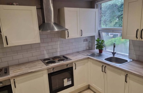 Marlborough Apartment | New large studio flat with garden