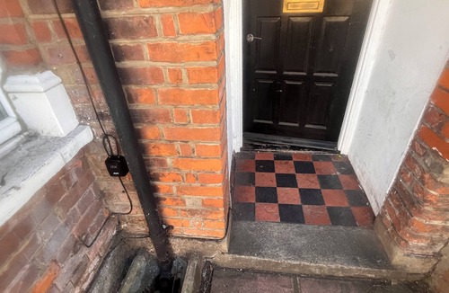 Marlborough Apartment | New large studio flat with garden