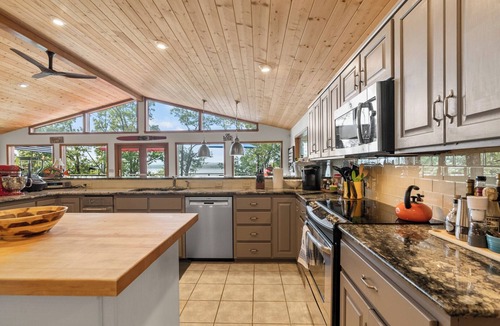 Quitman House | New Listing! 3 Bedroom | 3.5 Bathroom Home on Greers Ferry Lake!
