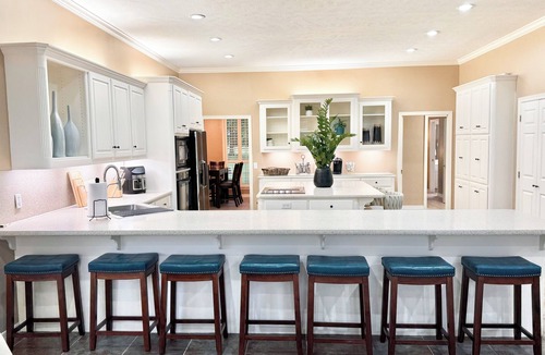 Wellborn House | New Listing 6-bedroom on 3.5 acres,sleeps 25 nPickleball, poker, pool table