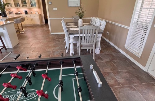 Wellborn House | New Listing 6-bedroom on 3.5 acres,sleeps 25 nPickleball, poker, pool table