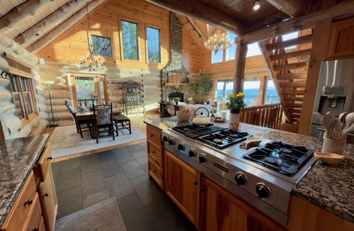 Ridges Over the Lake Cabin | New Listing: 7BR Mtn Retreat | Lake | Games