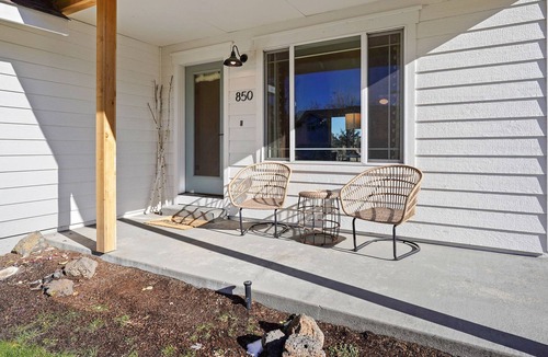 Mountain View District House | *NEW LISTING* Affordable Modern Vacation Home!