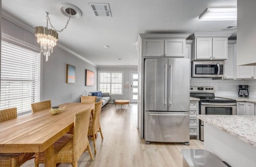 Aransas Pass House | New Listing! Breezy Palms