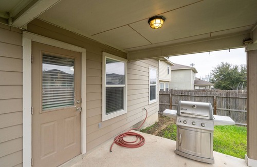 San Antonio House | NEW LISTING! Charming and Spacious 4BR 2.5 BA Hideaway by RedAwning