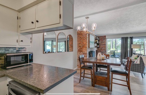 Brookeland Condo | New Listing! Cozy 2-bedroom 3-bath condo on hole 3 of Rayburn Country Club