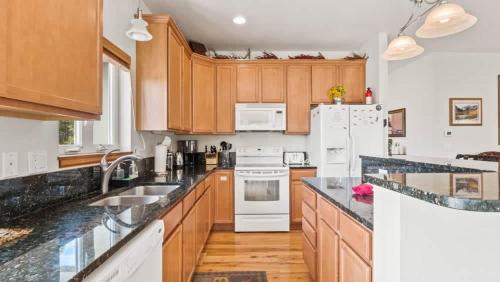 Leadville North House | New Listing - Doc's Place - Beautiful Hot Tub Views