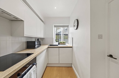 Courtfield Apartment | NEW LISTING! Excellent Location for Exploring London