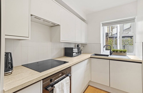 Courtfield Apartment | NEW LISTING! Excellent Location for Exploring London