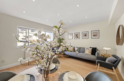 Courtfield Apartment | NEW LISTING! Excellent Location for Exploring London