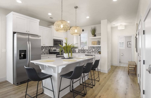 Washington Fields House | New Listing Happy Hawaiian