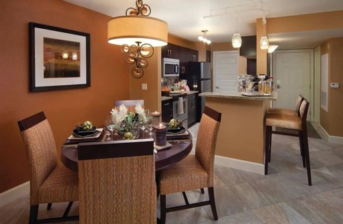 Las Vegas Apartment | NEW LISTING! Holiday Inn Club Vacations *5 STARS* POOL HOT TUB Wi-Fi Fireplace
