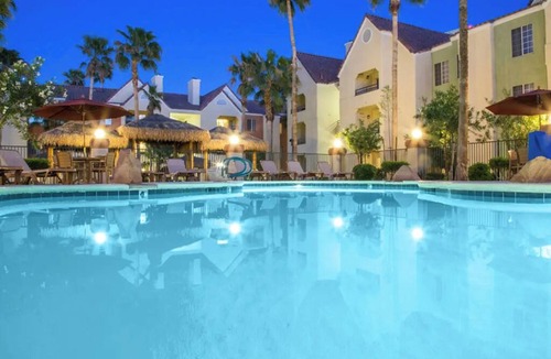 Las Vegas Apartment | NEW LISTING! Holiday Inn Club Vacations *5 STARS* POOL HOT TUB Wi-Fi Fireplace