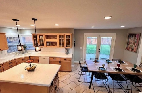 Washougal House | New listing: Home is bright & cheery!