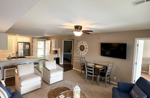 Lakeland Condo | NEW LISTING *Lakefront* Sleeps 6* Pool*