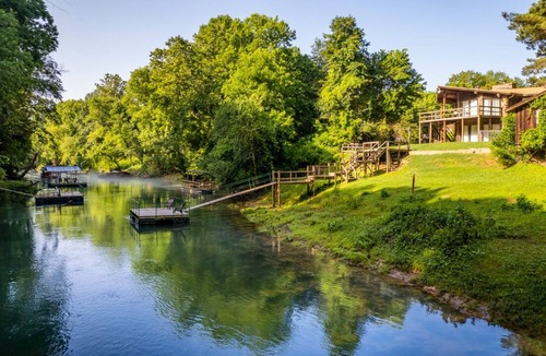 Pangburn Cabin | New Listing! Little Red Riverfront Cabin with Boat Dock!