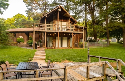 Pangburn Cabin | New Listing! Little Red Riverfront Cabin with Boat Dock!
