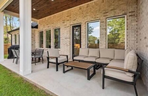 Walden on Lake Conroe House | New Listing* Modern Lake Conroe Oasis Pool Access, Near Golf, New Listing Modern Lake Conroe Oasis